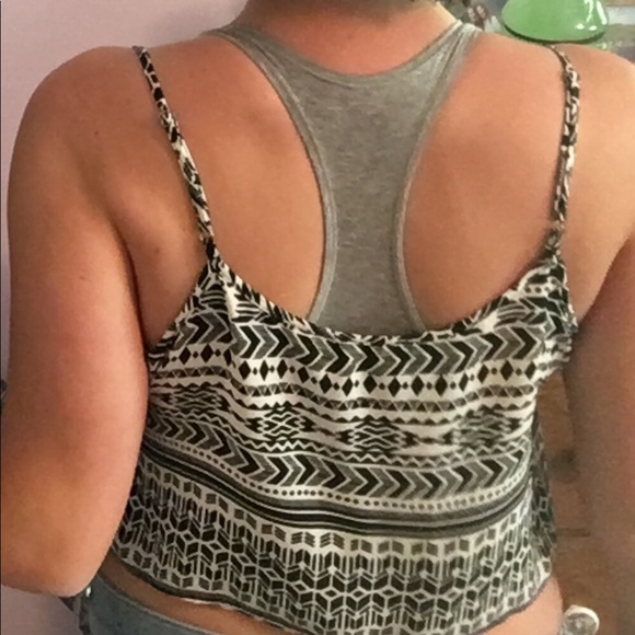 Patterned Crop Top - Picture 3 of 3